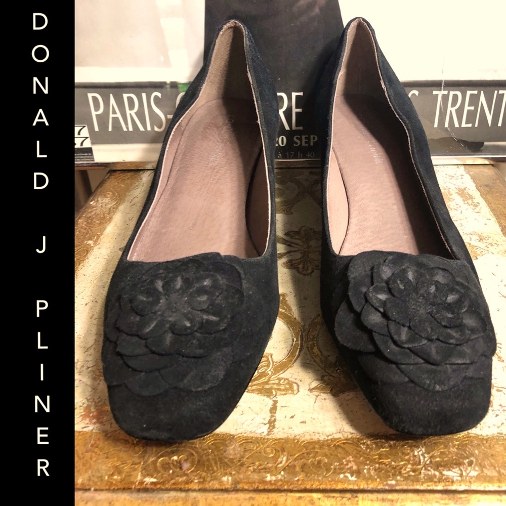 SZ 9-DONALD J. PLINER BLACK SUEDE 2” FLORAL PUMPS